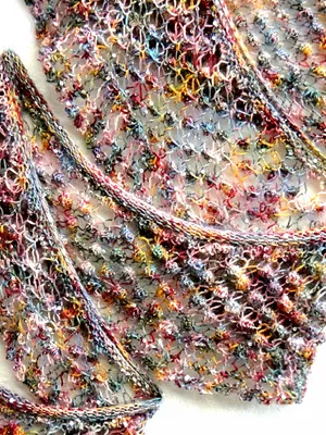 ARTYARNS Raspberry Stitch Mini Shawl