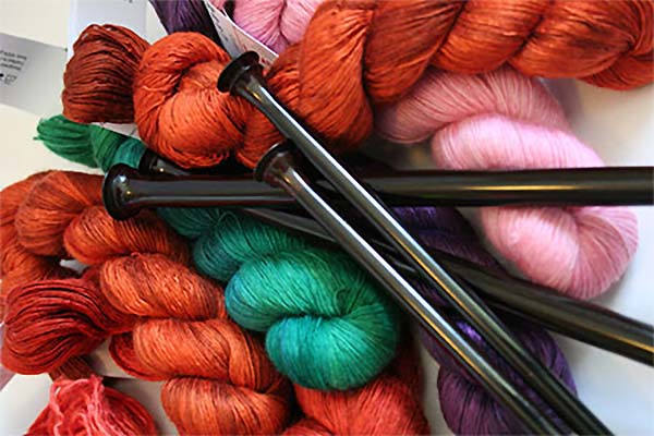 Surina Wooded Knitting Needles at Fabulous Yarn